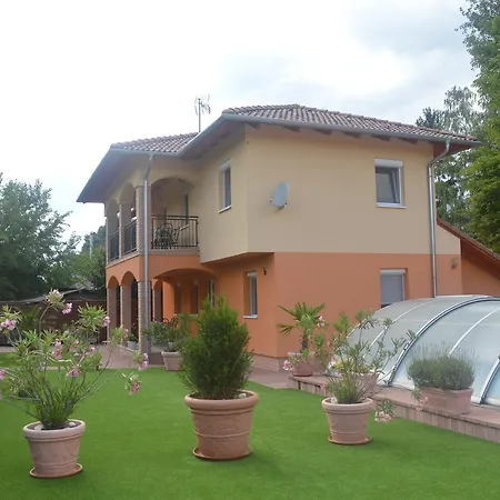 Granada Medences Apartmanhaz