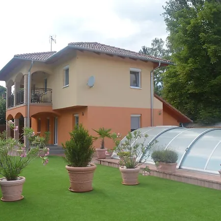 Granada Medences Apartmanhaz Szantod